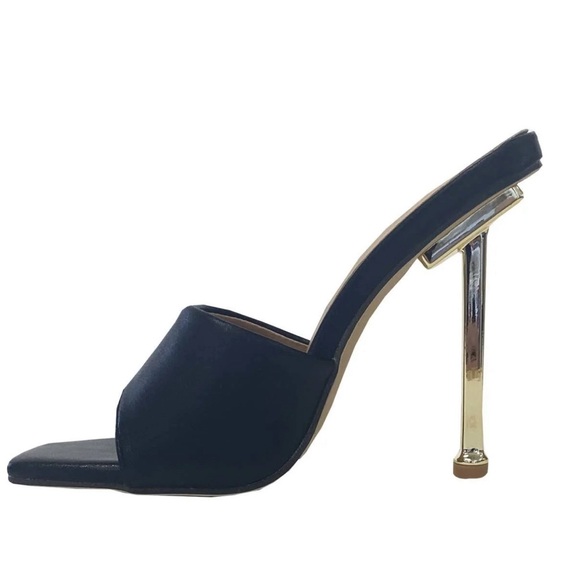 Audrey Black Heel - Picture 2 of 7